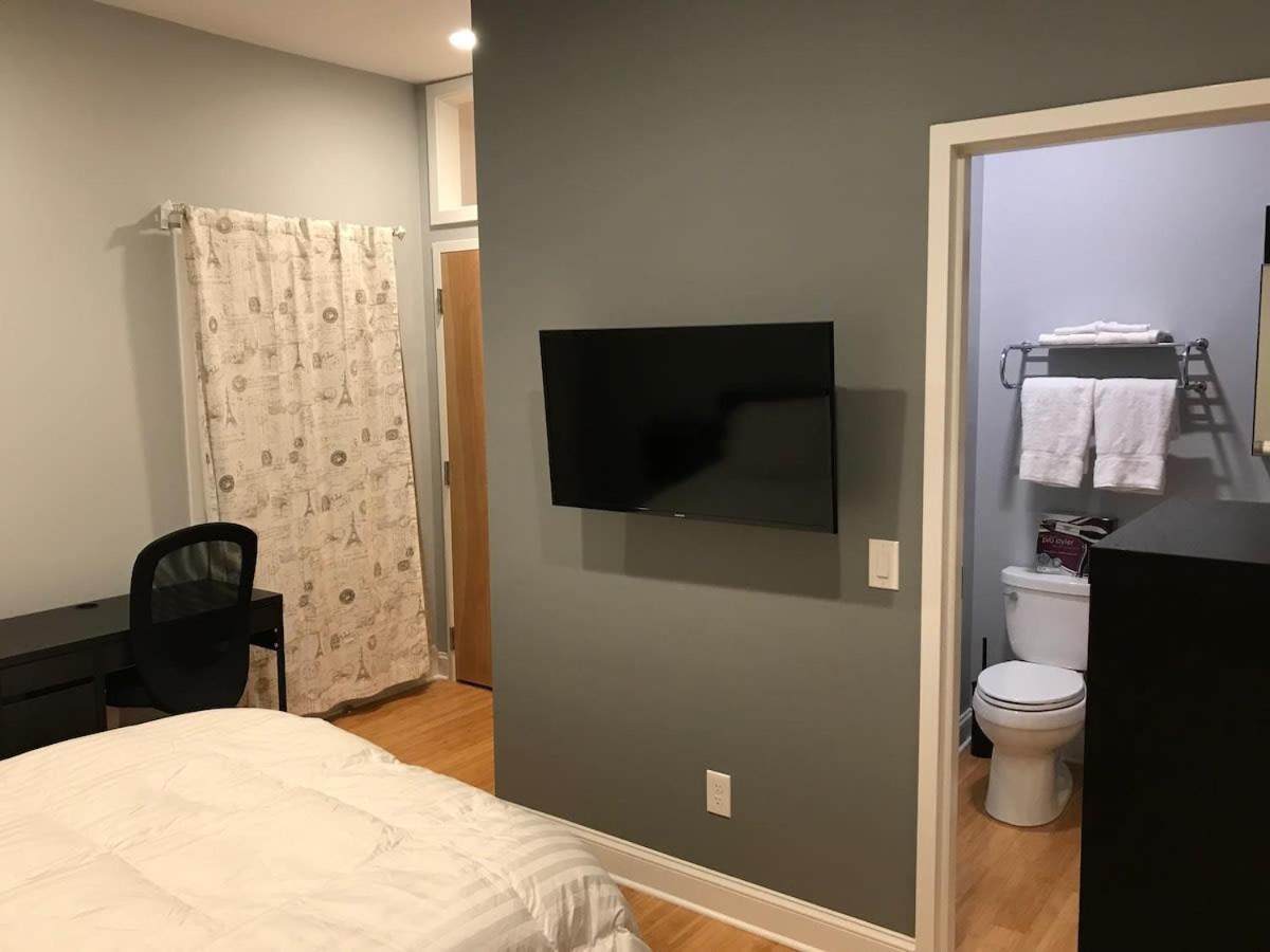 Private Room With Private Bathroom Danbury Extérieur photo