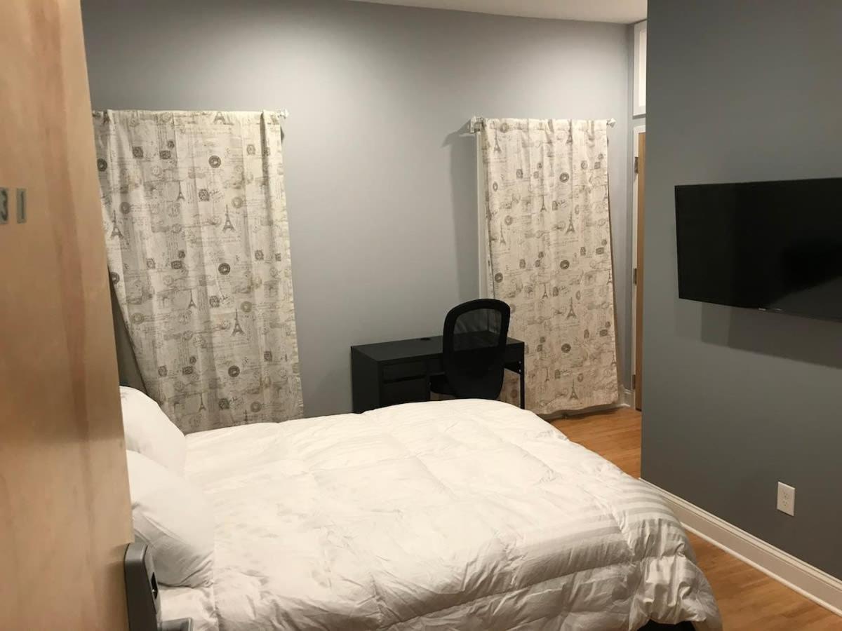 Private Room With Private Bathroom Danbury Extérieur photo